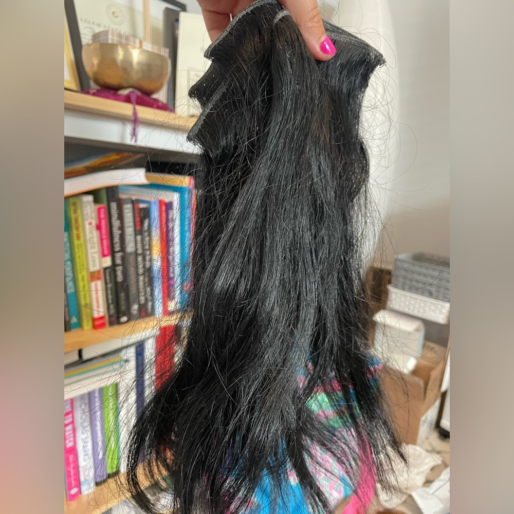 4 Rows and 2 single pieces
Clip in hair extensions